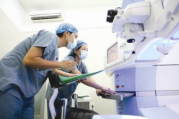 Nhập khẩu trang thiết bị y tế